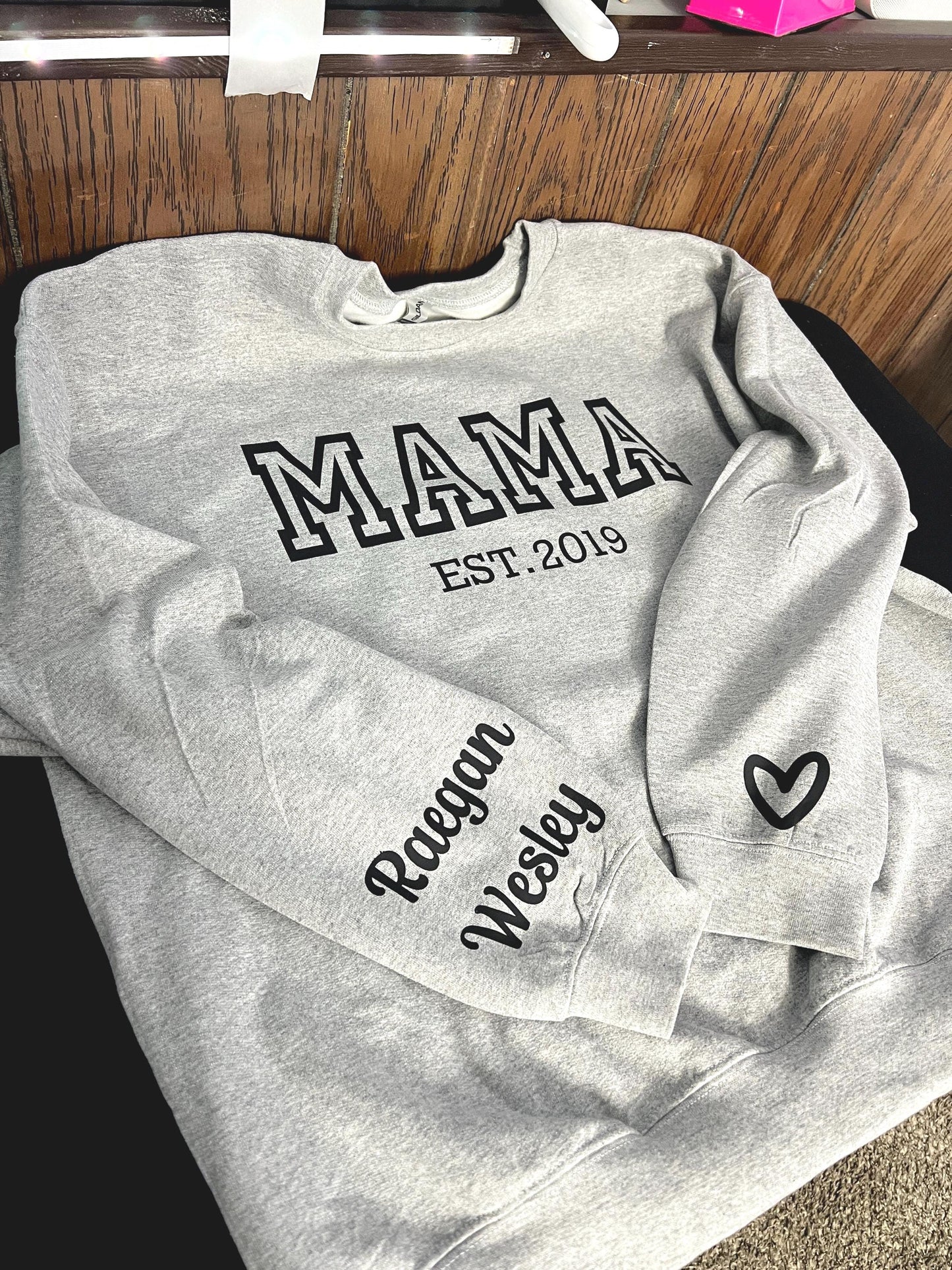 Custom Mama Sweatshirt with Date,Mama sweater with kid name on sleeve,Mama Sweater,Customized Kids names, Custom Dad sweatshirt